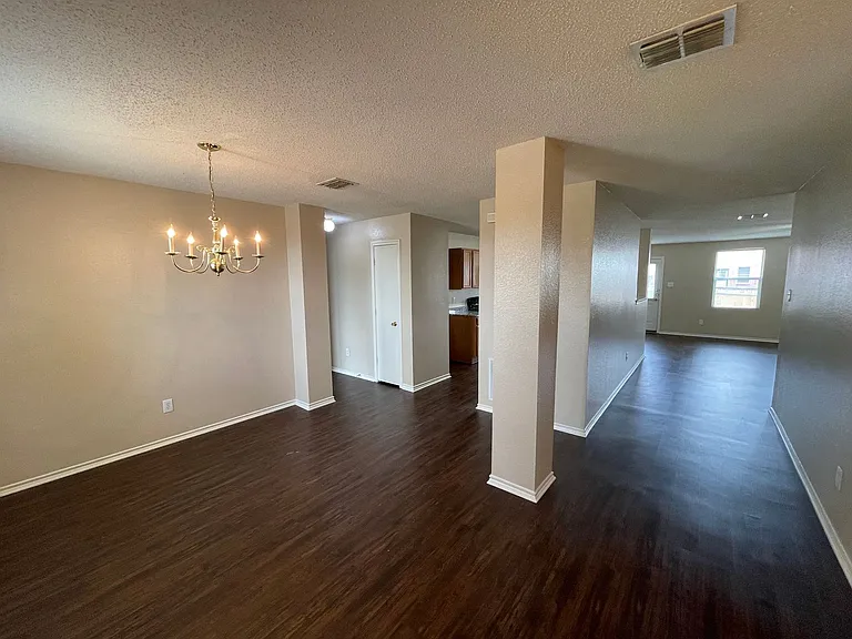 2912 Crimson Clover Dr — Photo 8