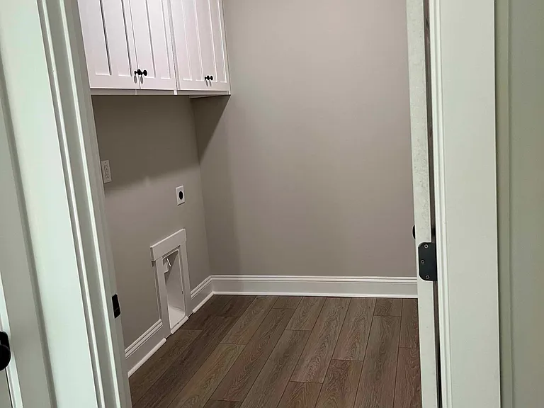 laundry room with washer/dryer (electric) hookups