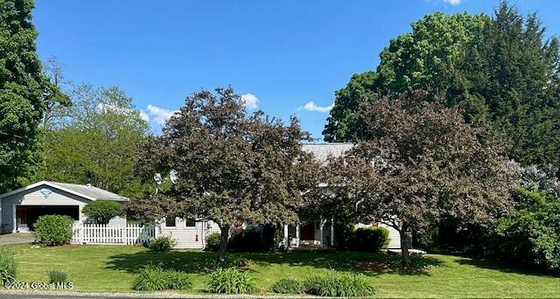 2nd image of 414 West Road