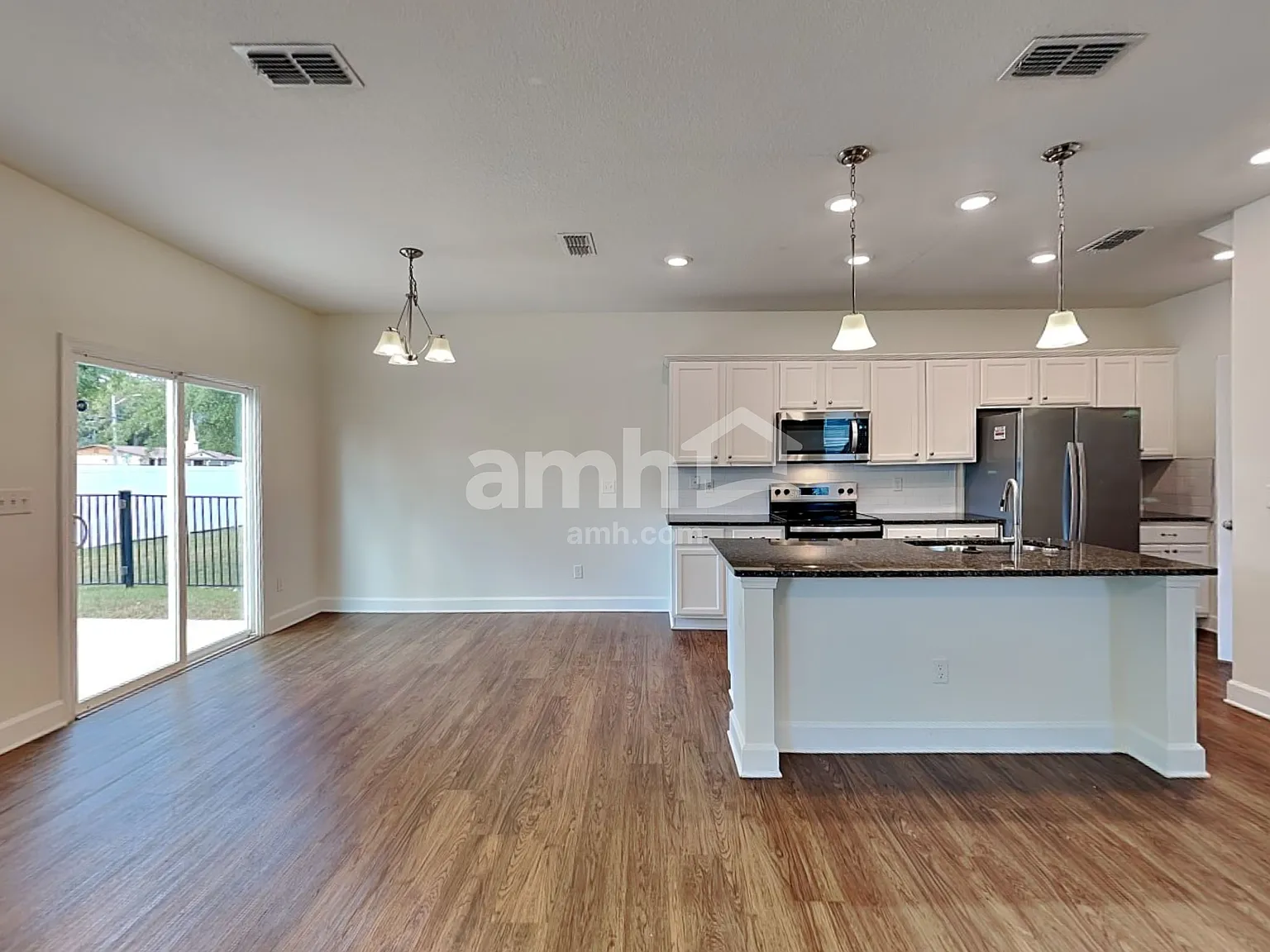 3 bed, 2.5 bath, 1838 sqft, $2,045 — Photo 4