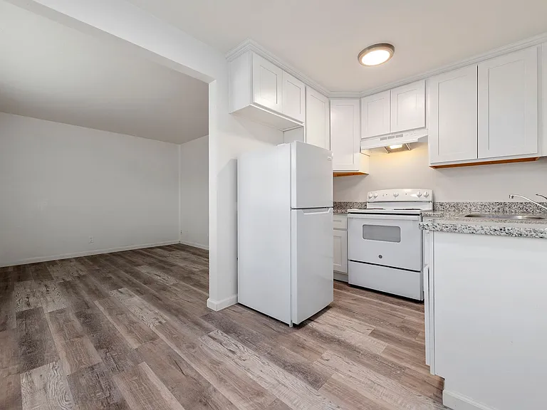 S. 9TH 67 — Photo 7