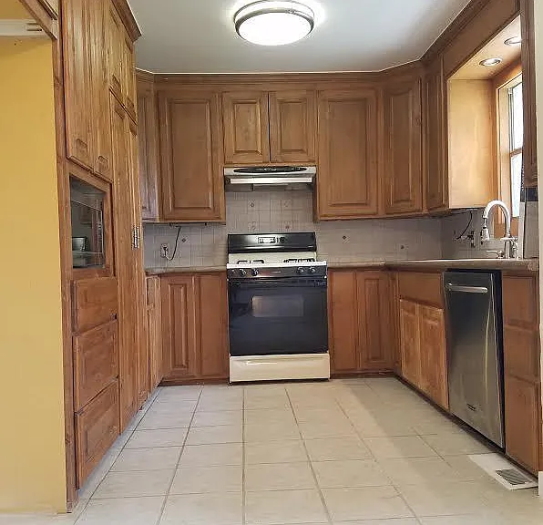 3147 NW 41st St — Photo 5