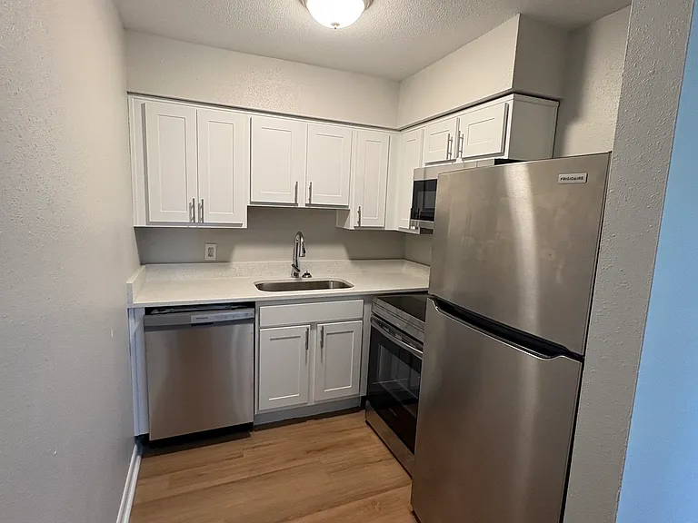 Tara House West Apartments — Photo 6