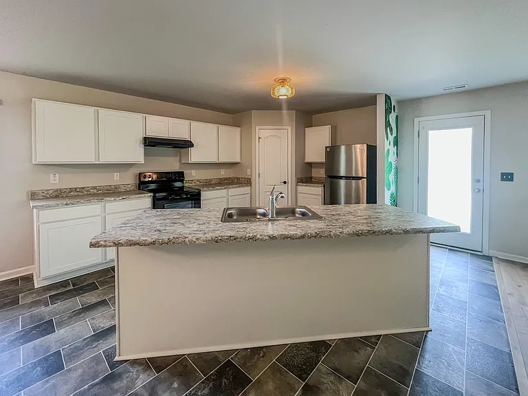 110 Teagarden Ct — Photo 5