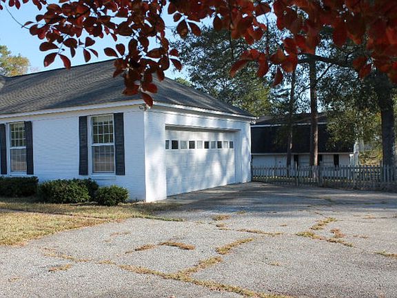 3rd image of 3042 Washington Rd