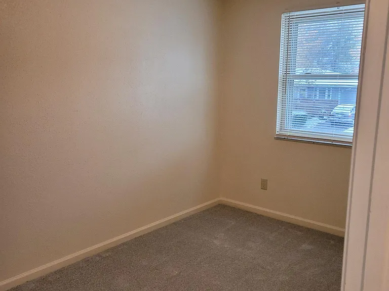 2564 Bethesda Ave — Photo 13