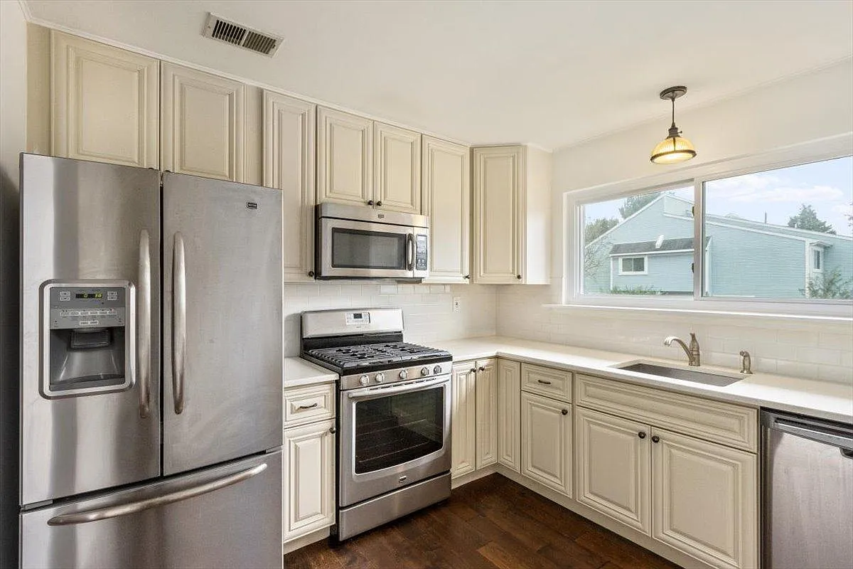 2 bed, 1.5 bath, 1340 sqft, $2,650 — Photo 4