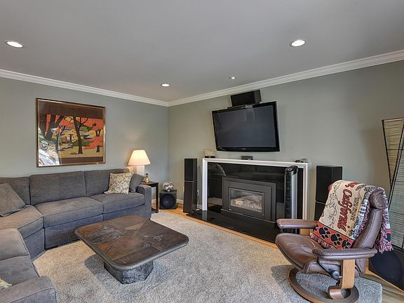 4th image of 1538 Coronach Ave