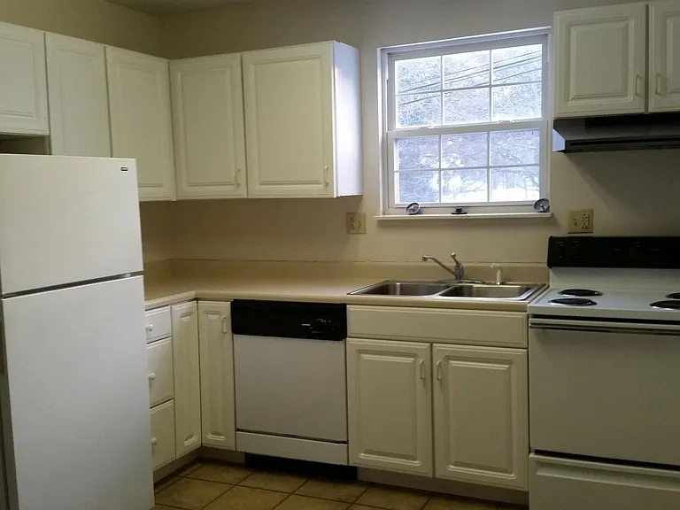 1153 Steubenville Ave — Photo 6