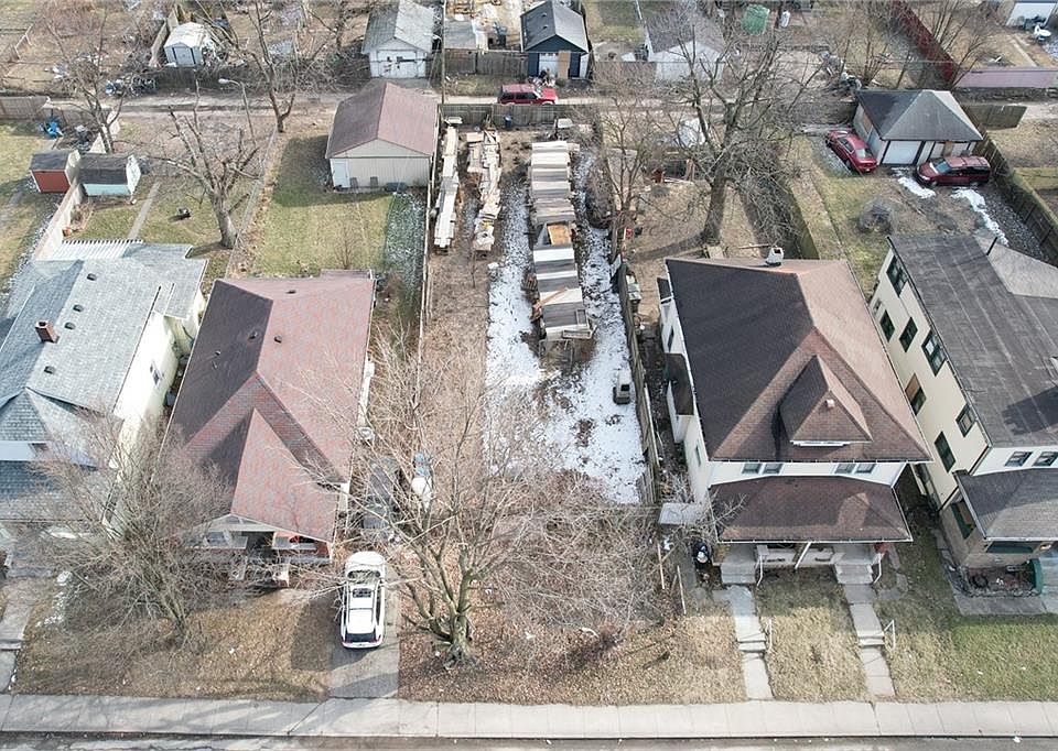 2nd image of 647 N Parker Ave