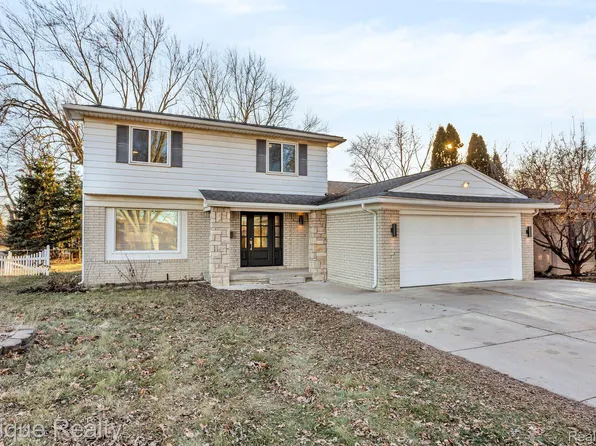 2988 Parliament Dr, Troy, MI 48083