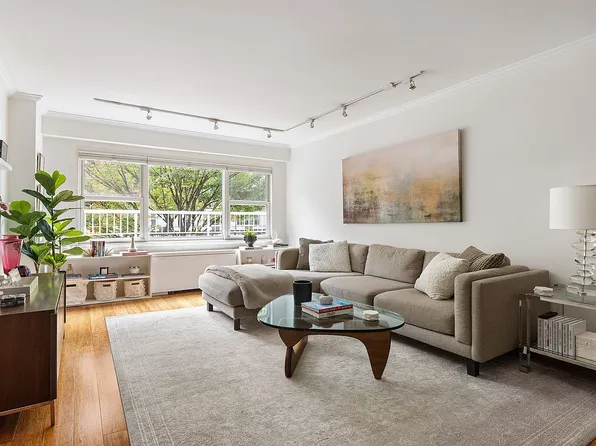 101 W 12th St APT 2N, New York, NY 10011