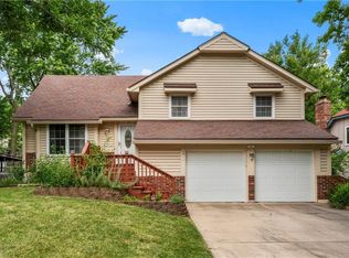 1915 S Parkwood Dr, Olathe, KS 66062