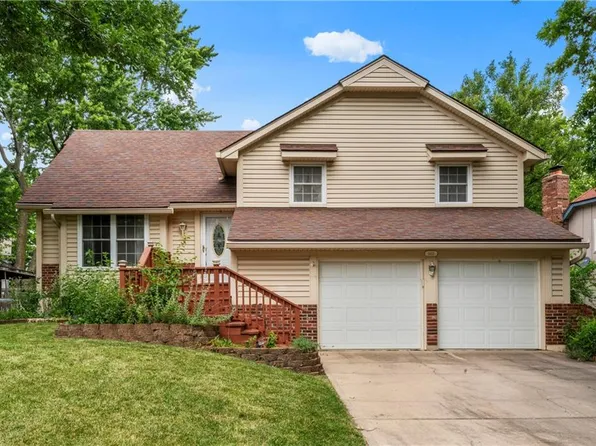 1915 S Parkwood Dr, Olathe, KS 66062