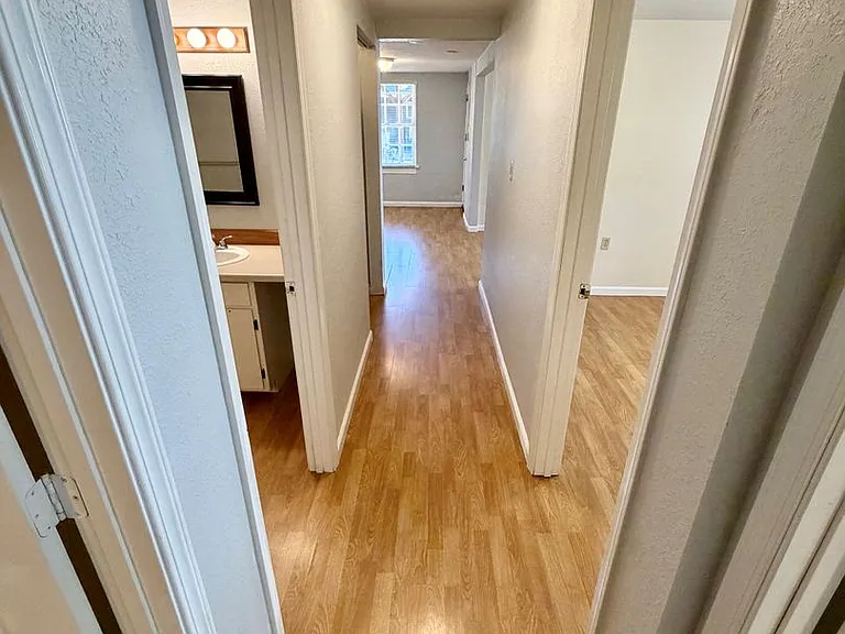 135 NW 32nd St — Photo 15