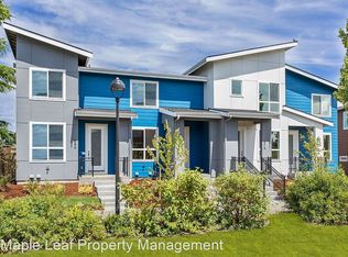 676 SW 100th St, Seattle, WA 98106