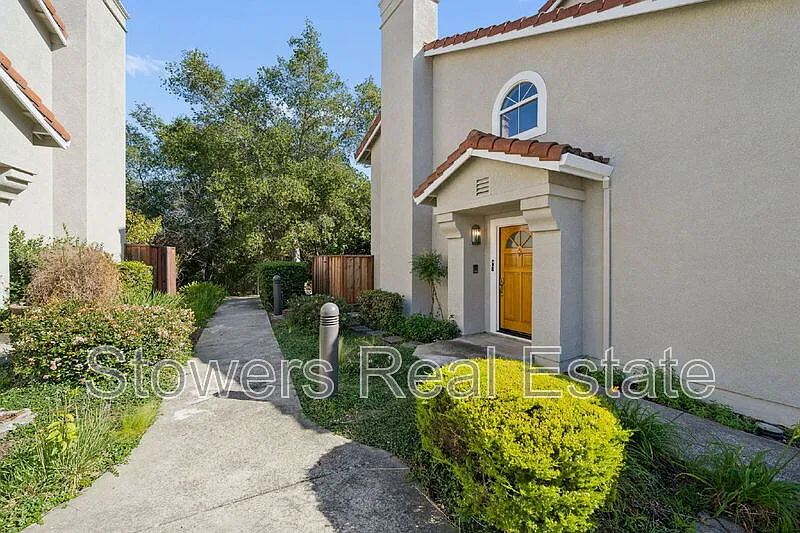 4 bed, 3.0 bath, 1904 sqft, $4,450 — Photo 2