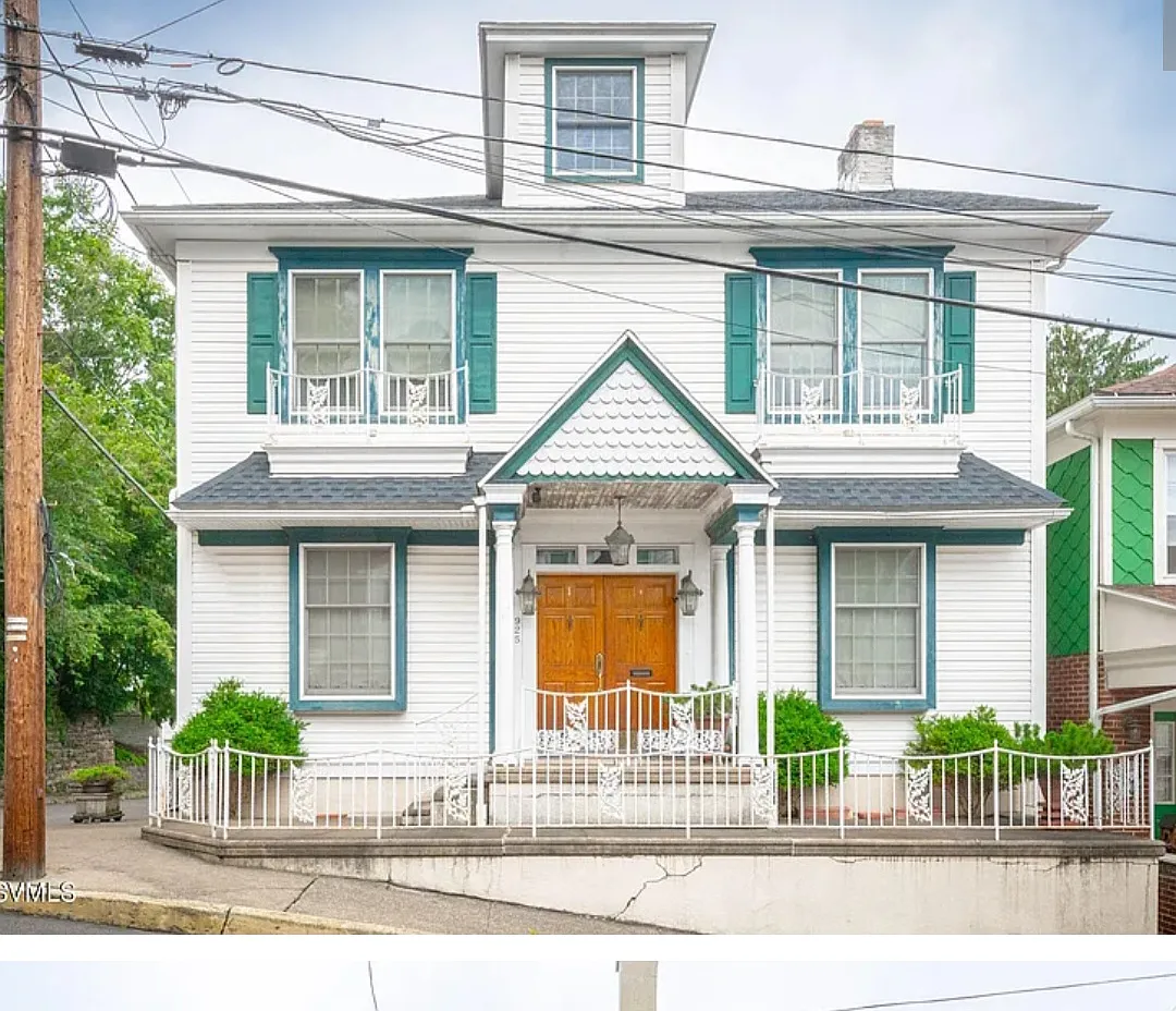 3 bed, 2.5 bath, $700 — Photo 1