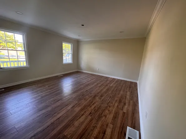 270 Castlegate Cir #1, Carrollton, GA 30116