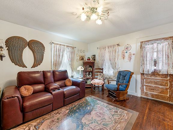 3rd image of 342 N Hampton Ave