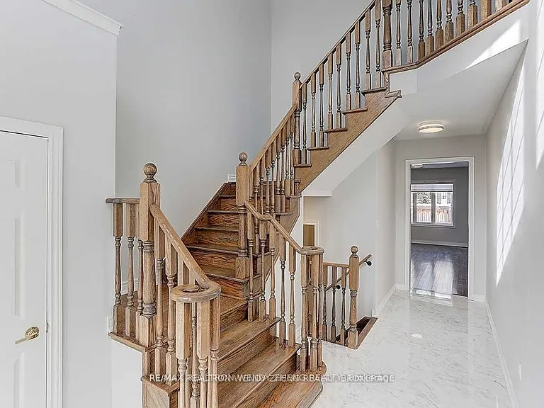 155 Durhamview Cres — Photo 3