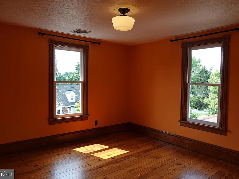 36 Hart Ave — Photo 39