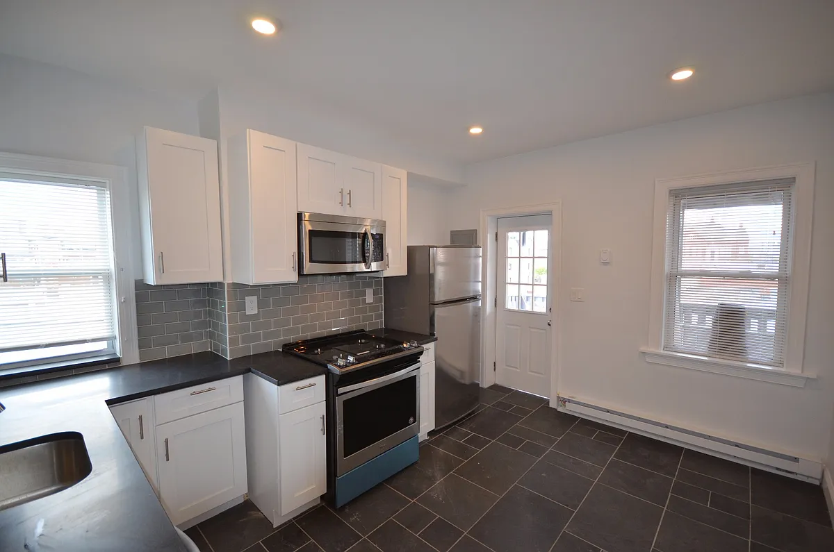 Building Photo - 20 Chelsea St #3B