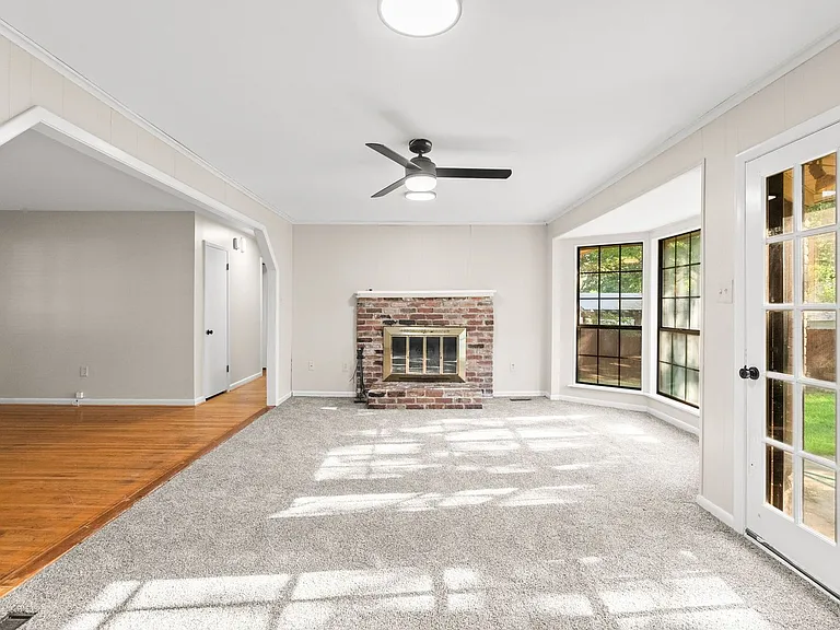 602 W Devon Ave — Photo 16