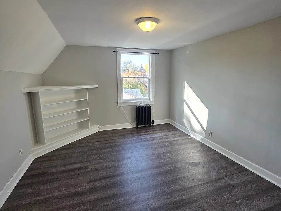 124 Kingsboro Ave #3R