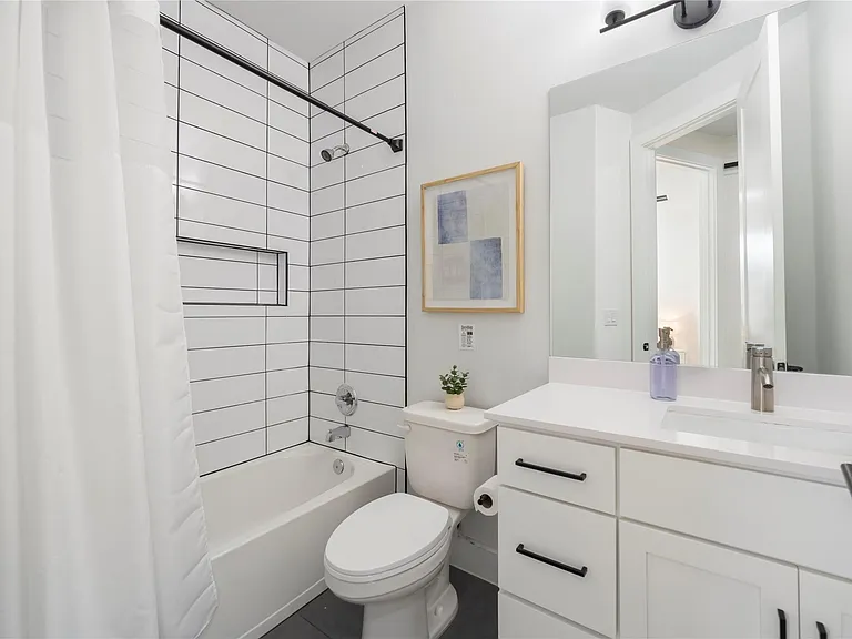 1306 E 3rd St #1 — Photo 20