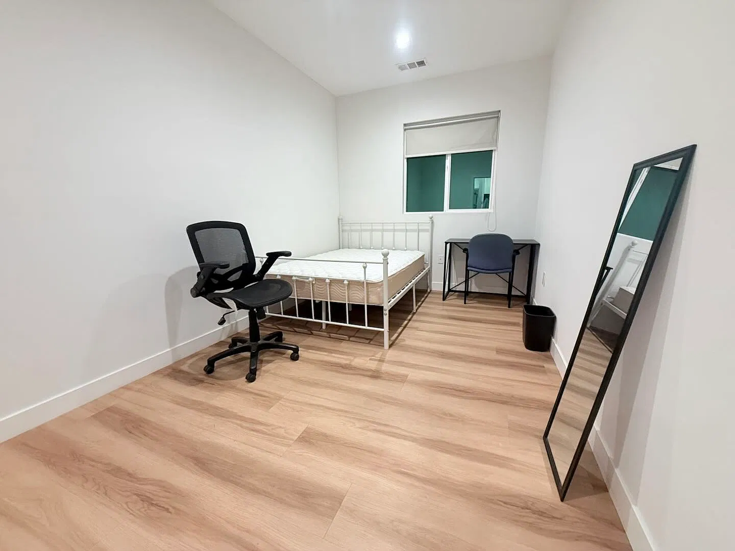 6 bed, $7,200 — Photo 4
