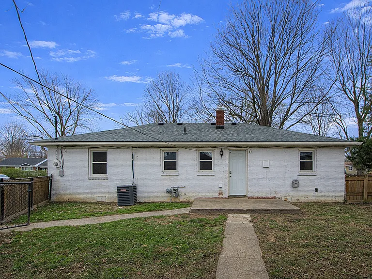 705 Briscoe Dr — Photo 17