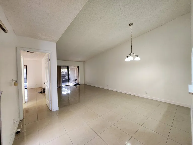 903 NW 79th Ter #903 — Photo 14