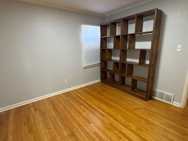 1552 Delmont Rd — Photo 12
