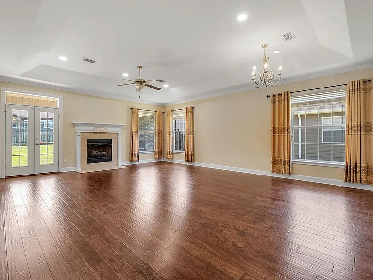 7056 Sawley Ln — Photo 3