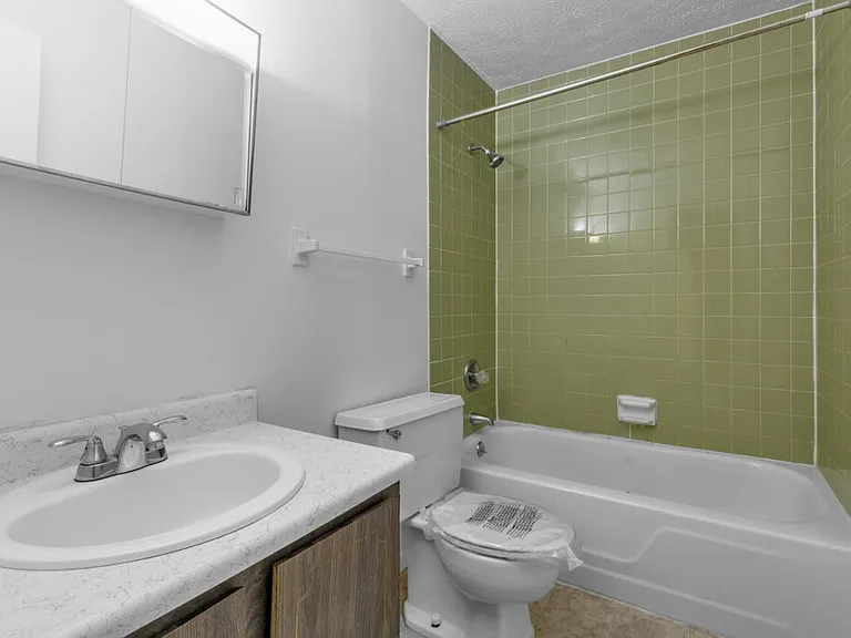 Woodhill Apartments — Photo 9