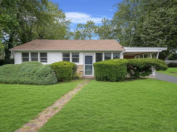 2483 Dogwood Avenue, East Meadow, NY 11554