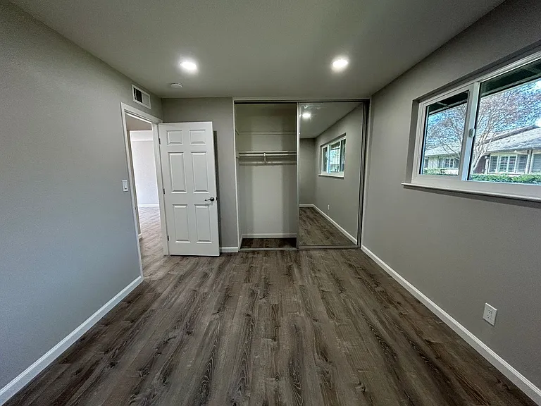 215 Floyd Ave #34 — Photo 7