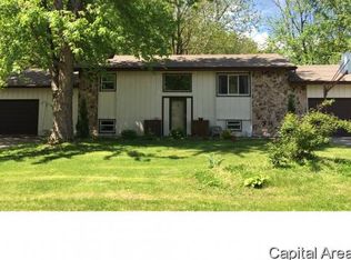 15221 Waldin Ct, Petersburg, IL 62675