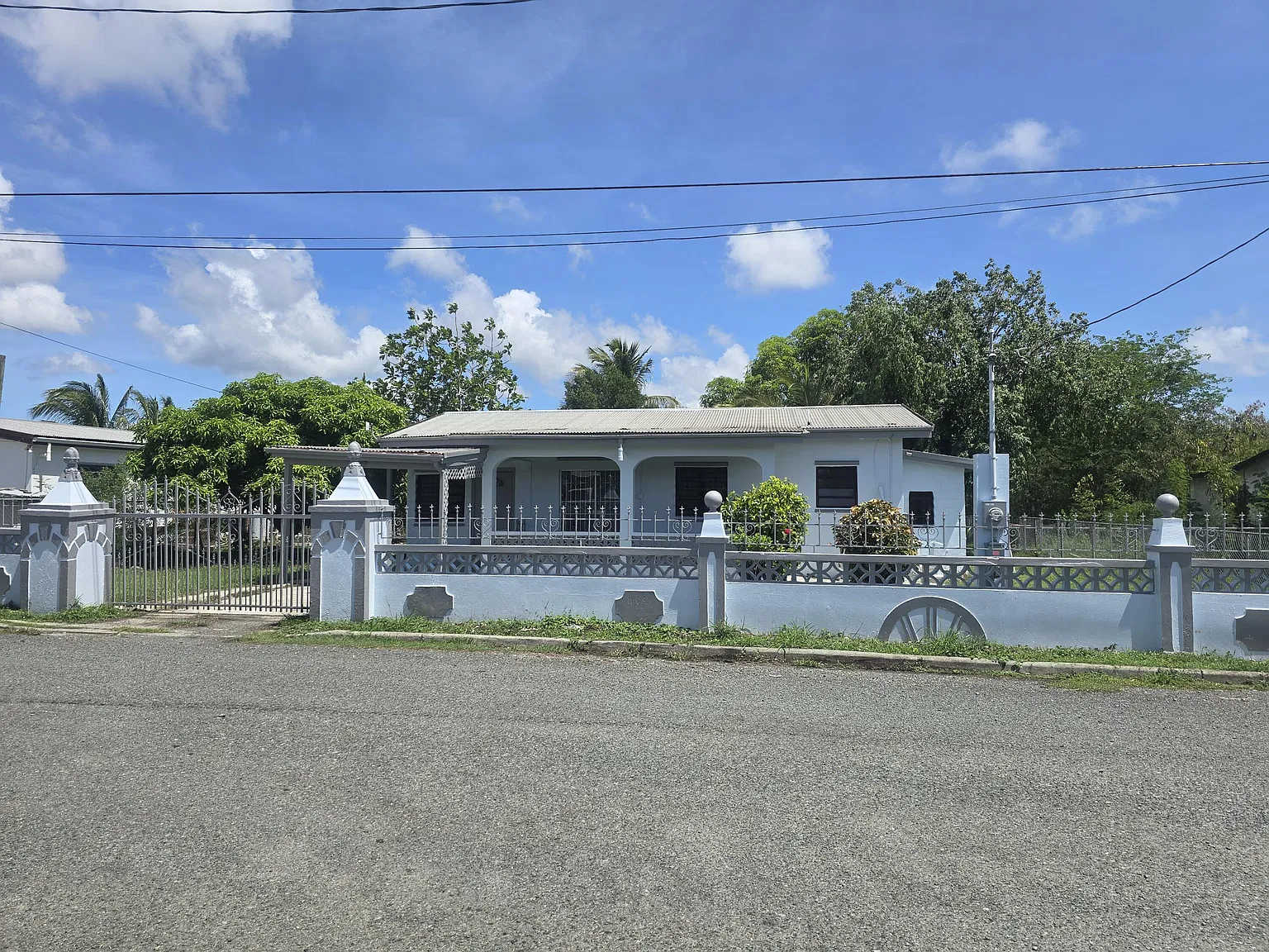 4 bed, $1,950 — Photo 2