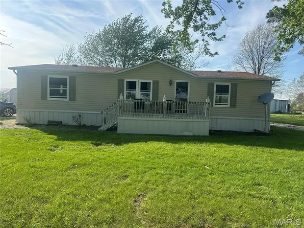 63 Pinnacle Lake Rd, New Florence, MO 63363