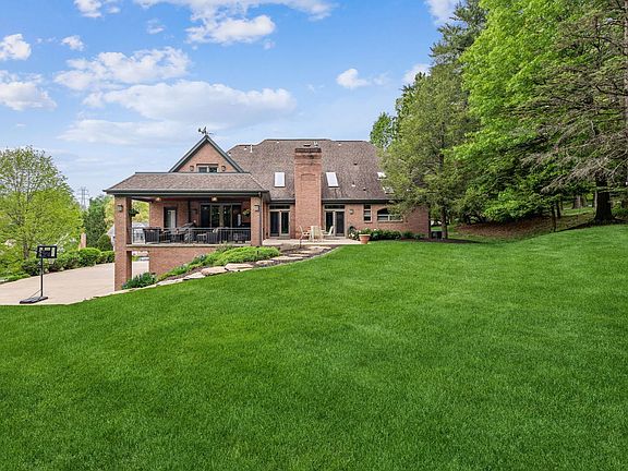 2nd image of 300 Hardy Dr