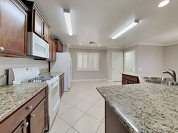 5th image of 9156 Mackanos Ave