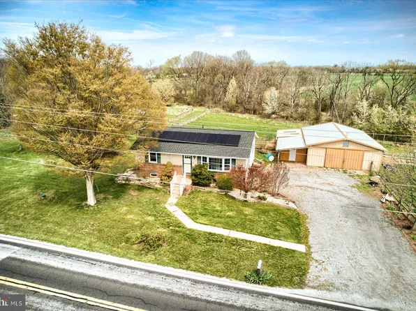 1144 Centennial Rd, New Oxford, PA 17350