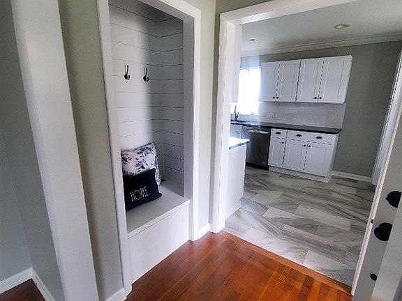 2nd image of 615 E Gambier St