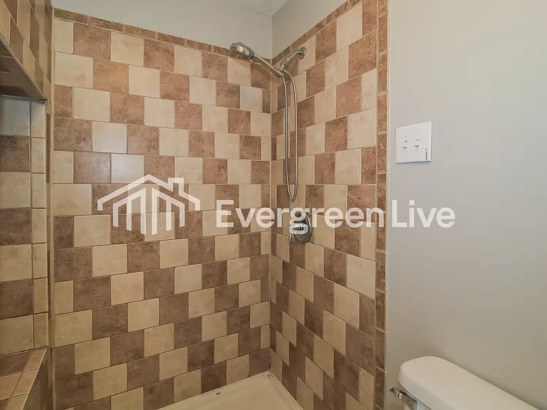 2221 Carson Ct — Photo 14