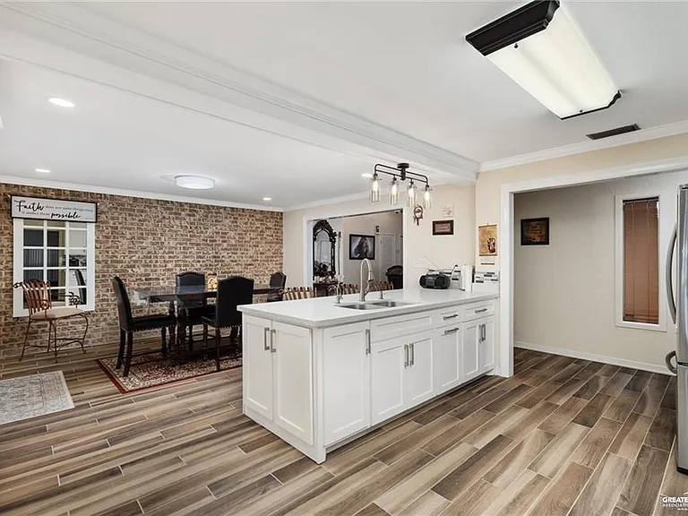 410 Stacie Ln — Photo 10