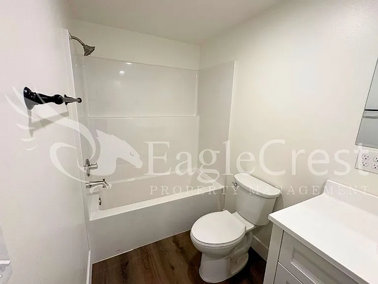 420 Ankeny St — Photo 32