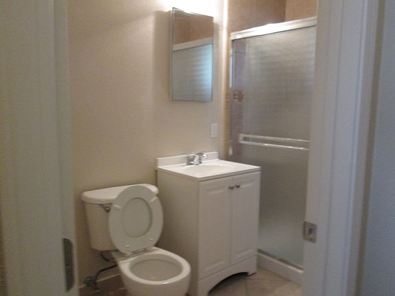 4th image of 335 N 6th St APT 3