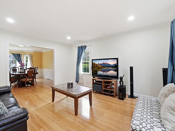 4th image of 22 Barrett St